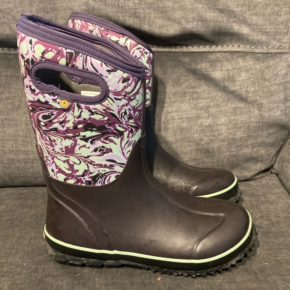 Size 6 youth big kids Bogs